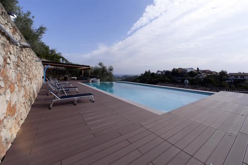 bordo piscina-decking-Arbizzano-wpc-felli-foto 1