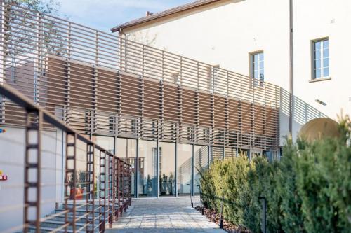 frangisole-rivestimento parete-Università Cattolica-wpc-felli-foto 1