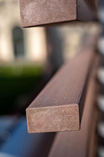 frangisole-rivestimento-parete-Universita-Cattolica-wpc-felli-foto-4-scaled