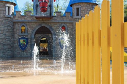 staccionata-recinzione-Gardaland giallo-wpc-felli-foto 2