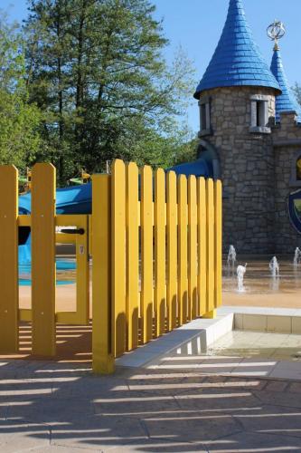 staccionata-recinzione-Gardaland giallo-wpc-felli-foto 4