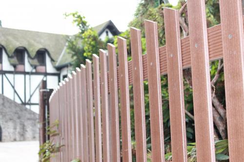 staccionata-recinzione-Gardaland-wpc-felli-foto 2